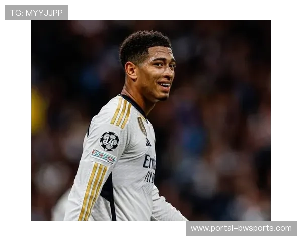 皇马贝林厄姆赛前热身秀彩虹过人，小球迷场边模仿走红