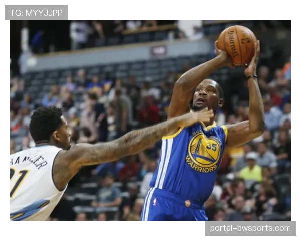 英冠升级关键战试用“裁判随身摄像头”,画面仅供赛后审查使用 英冠升级关键战试用“裁判随身摄像头”,画面仅供赛后审查使用